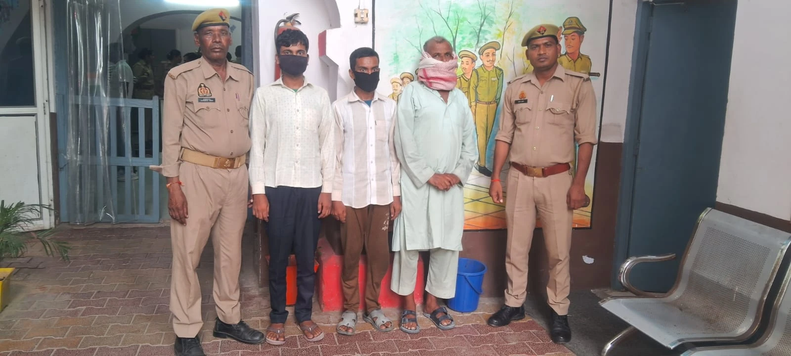 देवबंद पुलिस ने छेड़छाड़ के मुकदमे में तीन वांछित अभियुक्तों को किया गिरफ्तार, भेजा कोर्ट