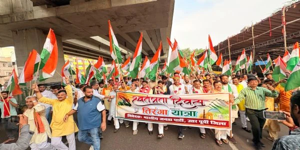 दिल्ली में 'हर घर तिरंगा' अभियान के तहत पांच जिलों में निकाली गई भव्य तिरंगा यात्रा