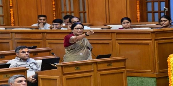 CM रेखा गुप्ता ने विधानसभा में लड़कियों की साइकिल योजना का किया बचाव, विपक्ष के आरोपों को नकारा