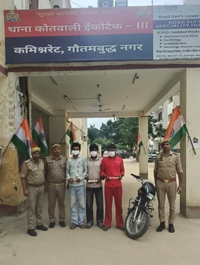 Greater Noida News: ईकोटेक-3 पुलिस ने अवैध हथियारों के साथ तीन युवकों को किया गिरफ्तार
