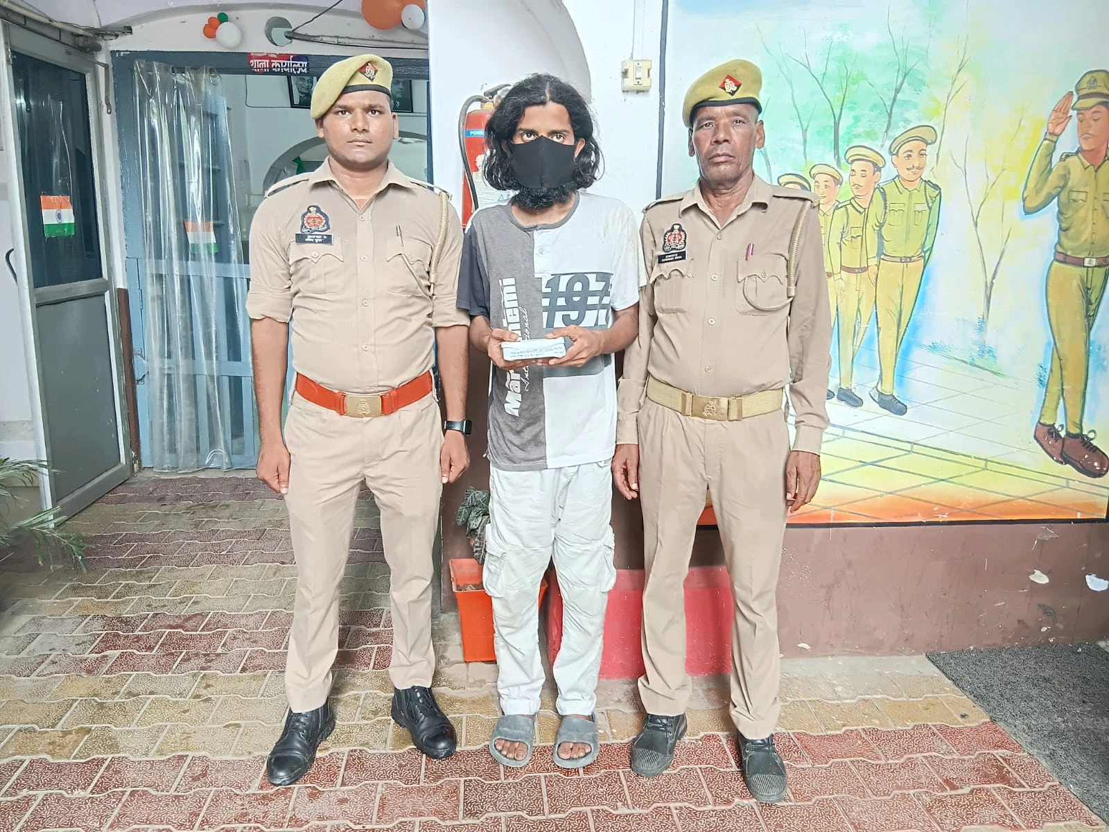 देवबंद पुलिस ने मादक पदार्थों की तस्करी करने वाले शातिर नशा तस्कर को किया गिरफ्तार, 250 ग्राम चरस बरामद