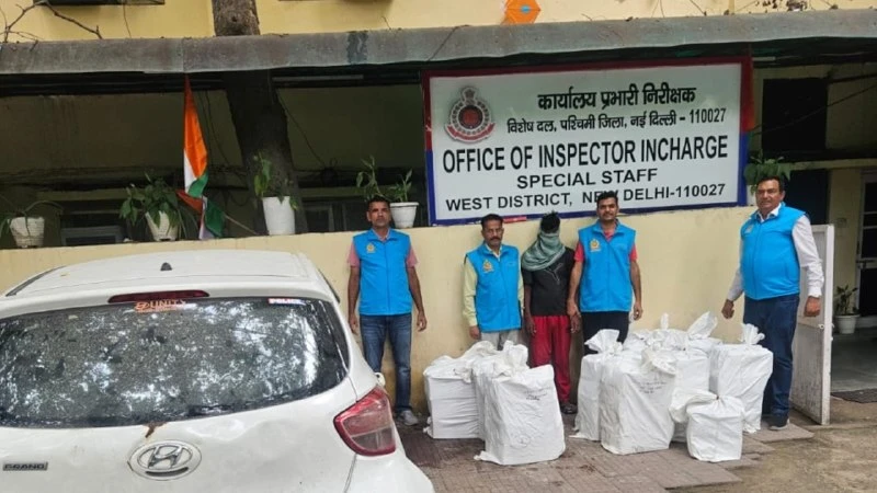 Delhi Police ने Tilak Nagar में अवैध शराब तस्करी का किया पर्दाफाश, 23 साल का युवक गिरफ्तार