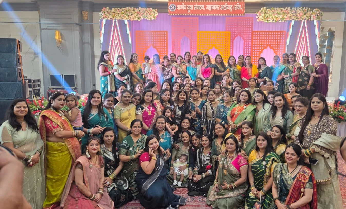 अलीगढ़ में वार्ष्णेय युवा संगठन का हरियाली तीज महोत्सव: करिश्मा विशाल वार्ष्णेय बनीं तीज क्वीन, महिलाओं ने किया धमाल