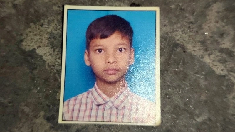 दिल्ली के Jasola गांव में खुला नाला बना काल, पतंग निकालते समय गिरा 15 साल का छात्र