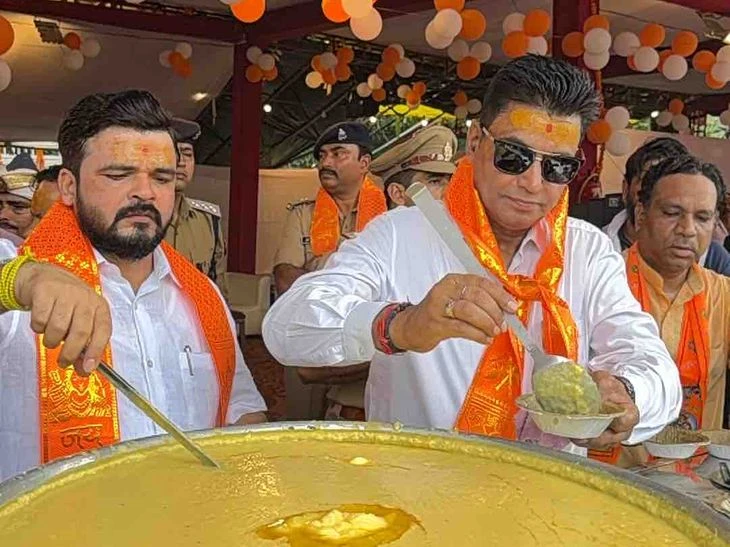 शुरु हुई कांवरियों की फूल बरसाकर स्वागत, सावन के आखिरी सोमवार के लिए कड़े इंतजाम