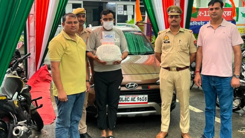 नोएडा पुलिस ने दिल्ली पुलिस का सब-इंस्पेक्टर बनकर घूम रहे फर्जी अधिकारी को किया गिरफ्तार