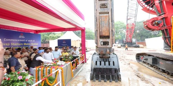 Delhi LG Taranjit Singh Sandhu ने Shivaji Stadium Underground Metro Station के लिए D-wall construction का किया inauguration