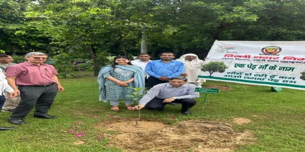 दिल्ली के ऐतिहासिक कुदसिया बाग में MCD का बड़ा ट्री प्लांटेशन ड्राइव, लगे 101 पौधे