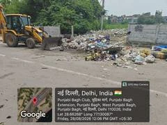 एमसीडी वेस्ट जोन ने पंजाबी बाग के महात्मा गांधी कैंप में चलाया बड़ा सफाई अभियान