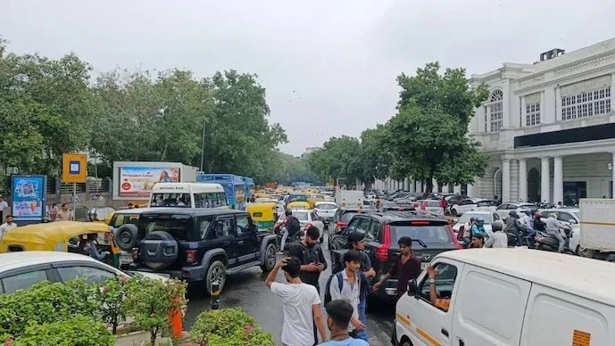 दिल्ली सरकार ने ट्रैफिक जाम और सड़क सुरक्षा के लिए शुरू किया एआई आधारित विशेष अध्ययन