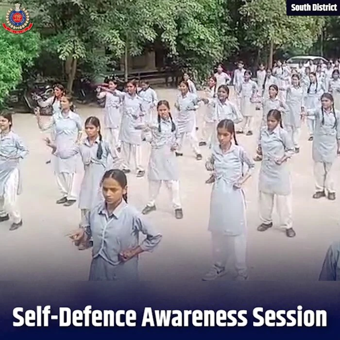 दिल्ली पुलिस ने नेब सराय के सरकारी स्कूल में आयोजित किया आत्मरक्षा जागरूकता शिविर