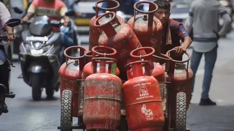 बड़ी खबर: 1 सितंबर 2026 से पूरे देश में कमर्शियल एलपीजी सिलेंडर के दाम बढ़े