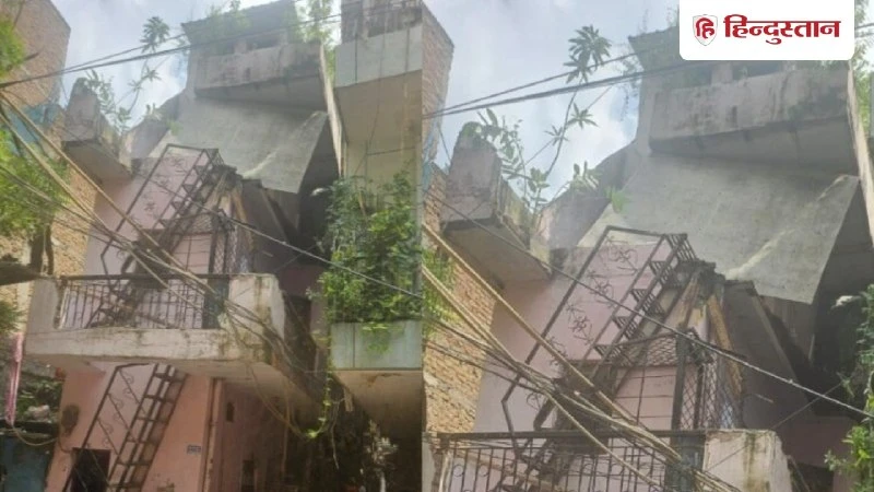 दिल्ली के प्रेम नगर में मकान की बालकनी गिरने से 14 साल का किशोर घायल, अस्पताल में इलाज के बाद घर लौटा