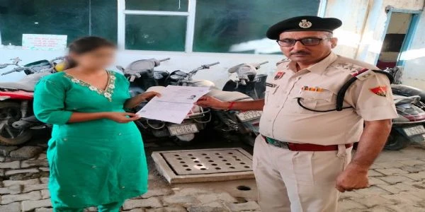 गुरुग्राम: सीडीएस परीक्षा में एडमिट कार्ड भूली छात्रा की पुलिस ने की मदद, समय पर केंद्र पहुंचाया