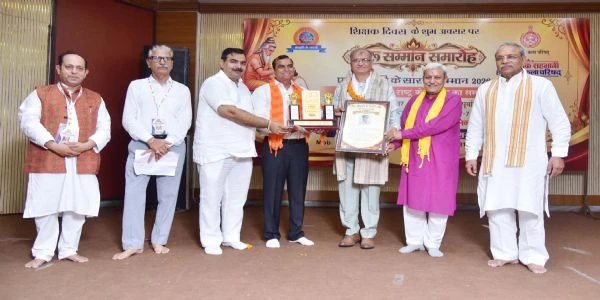 गुरुग्राम में आयोजित हुआ गुरु सम्मान समारोह, शिक्षक हैं संस्कृति के संवाहक: सुरेंद्र जैन