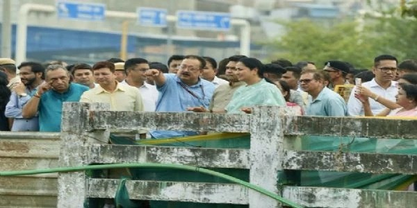 दिल्ली की मुख्यमंत्री रेखा गुप्ता ने मुनक नहर पर चल रहे छठ घाट निर्माण कार्य का किया निरीक्षण