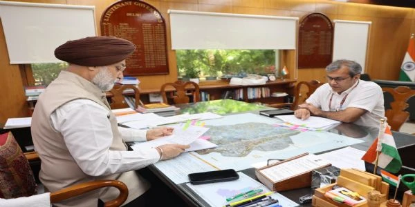 दिल्ली में अवैध निर्माण पर सख्त कार्रवाई के निर्देश, एलजी ने दिए बड़े आदेश