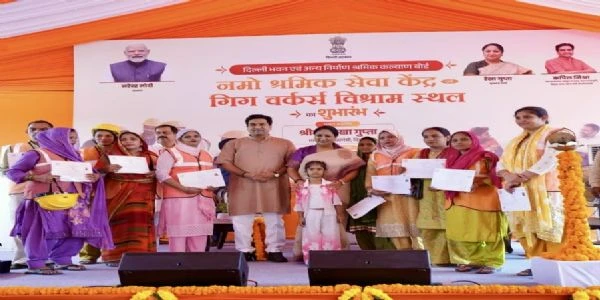 दिल्ली की मुख्यमंत्री रेखा गुप्ता ने शालीमार बाग में नमो श्रमिक सेवा केंद्र और गिग वर्कर विश्राम गृह का किया उद्घाटन