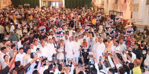 फरीदाबाद में केंद्रीय मंत्री कृष्णपाल गुर्जर ने 200 दिव्यांगजनों को बांटे ई-स्कूटर