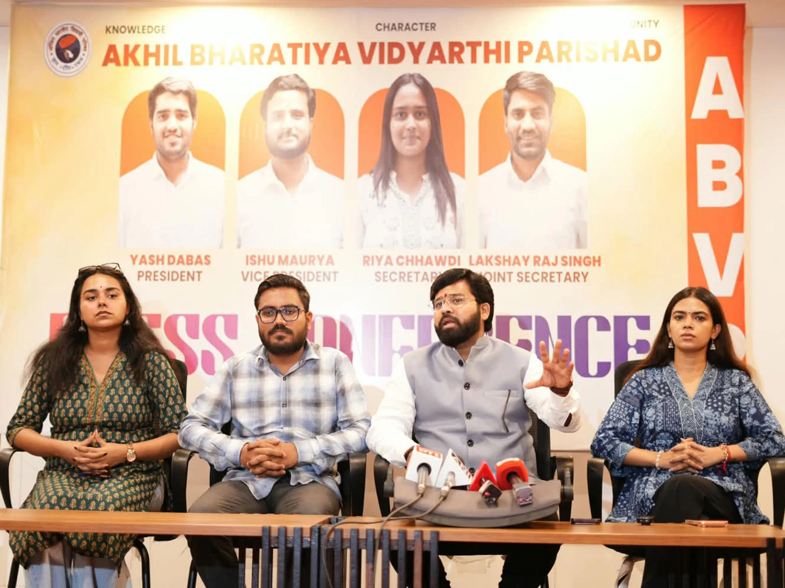 डीयूएसयू चुनाव से पहले एबीवीपी ने चारों सीटों पर जीत का किया दावा, हिंसा पर की कार्रवाई की मांग