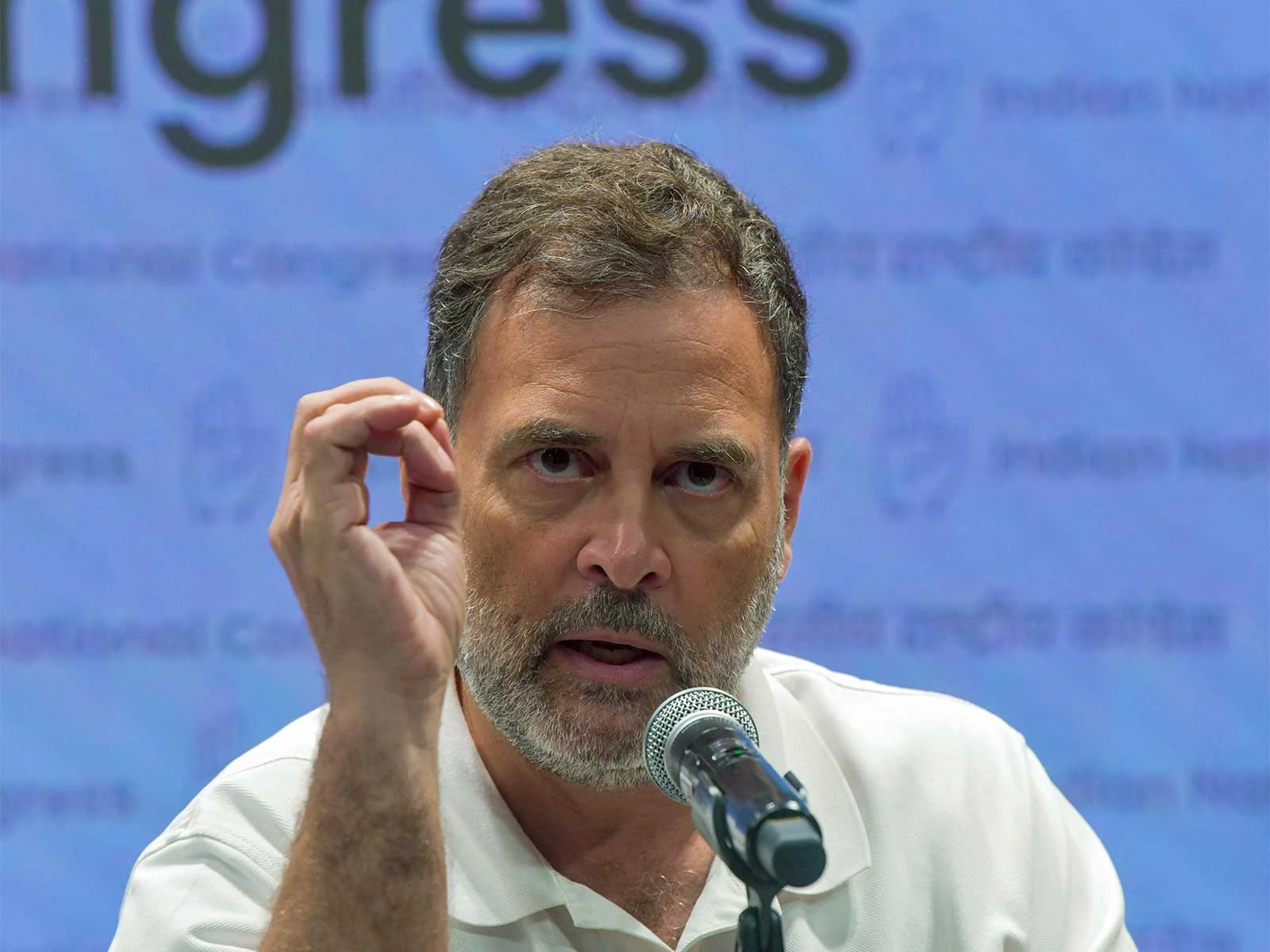राहुल गांधी ने अमित शाह पर साधा निशाना, कहा- दिल्ली पुलिस आम नागरिकों को धमका रही है और अपराधी खुलेआम घूम रहे हैं