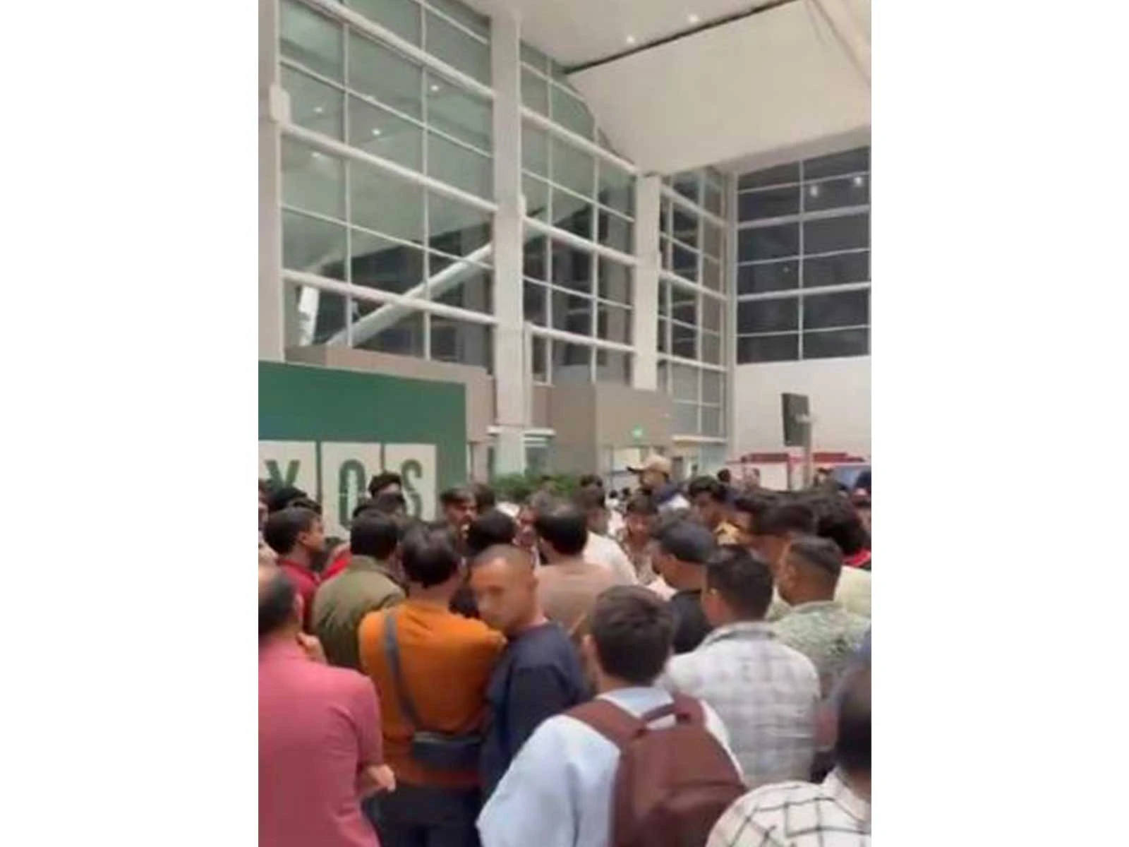 स्पाइसजेट उड़ानों में बाधा: दिल्ली एयरपोर्ट ने यात्रियों को दी सहायता