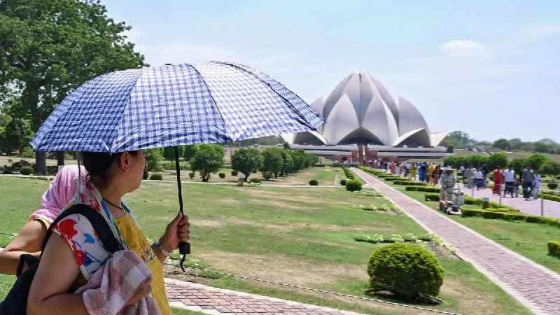 Delhi Weather Alert: IMD जारी किया बारिश, आंधी और तेज हवाओं का अलर्ट