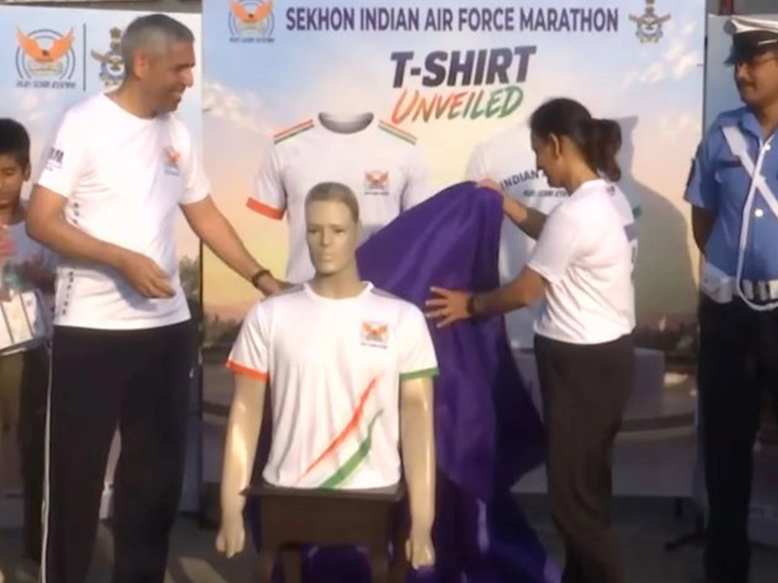 चंडीगढ़ सुखना झील पर सेखों IAF मैराथन से पहले प्रोमो रन और टी-शर्ट का अनावरण
