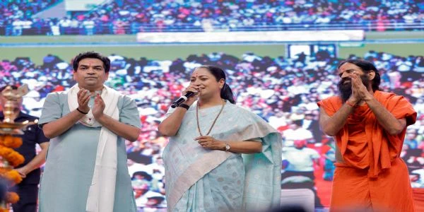 दिल्ली सीएम रेखा गुप्ता ने इंदिरा गांधी स्टेडियम में मनाया हरितालिका तीज उत्सव
