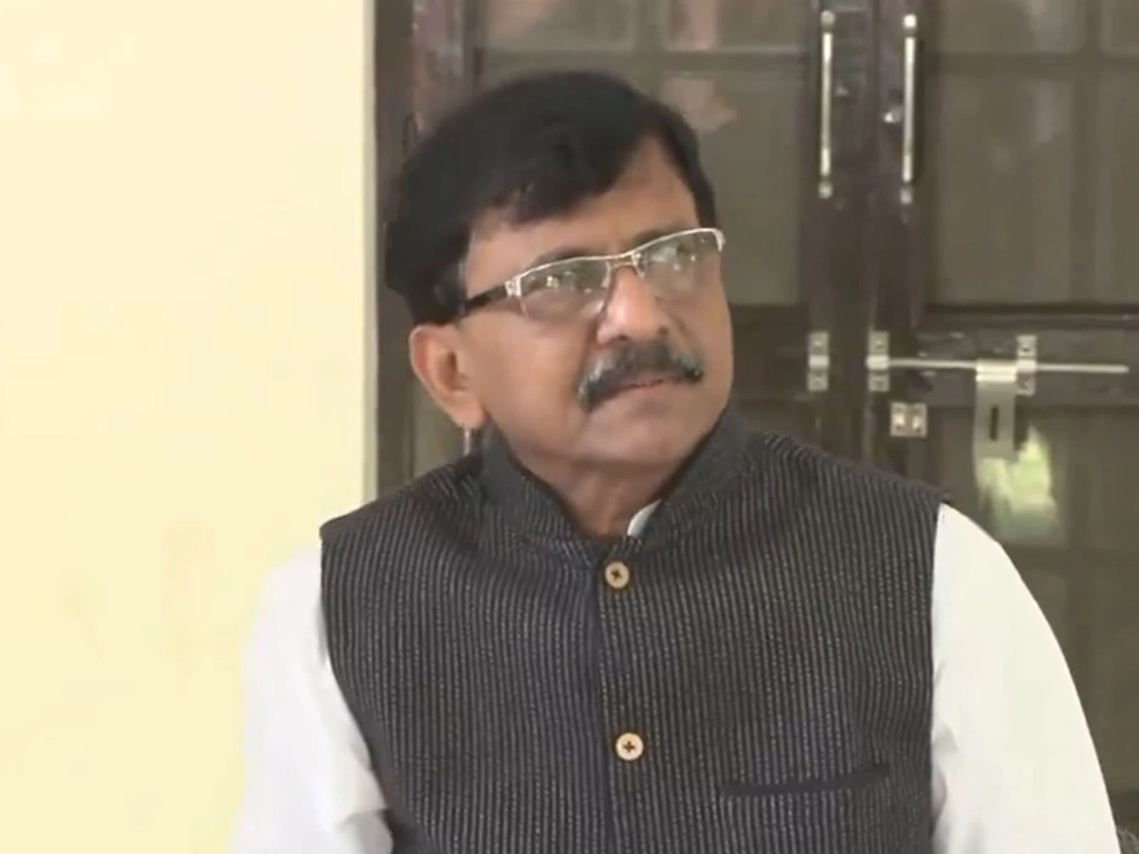 मुख्य निर्वाचन आयुक्त ज्ञानेश कुमार को निलंबित किया जाए: संजय राउत का बड़ा बयान