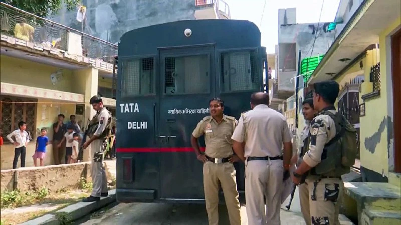 दिल्ली के होटल में नाबालिग से दुष्कर्म, सोशल मीडिया पर हुई थी दोस्ती; आरोपी की तलाश जारी