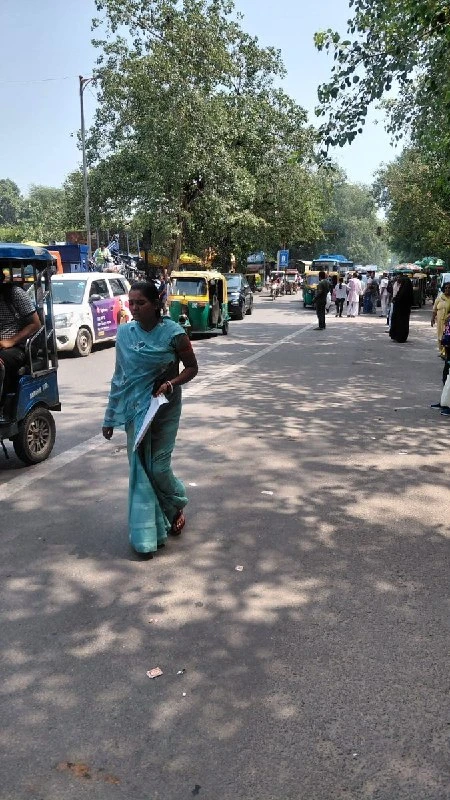 दरियागंज ट्रैफिक सर्कल ने बृज मोहन चौक पर चलाया अतिक्रमण और ट्रैफिक चालान अभियान
