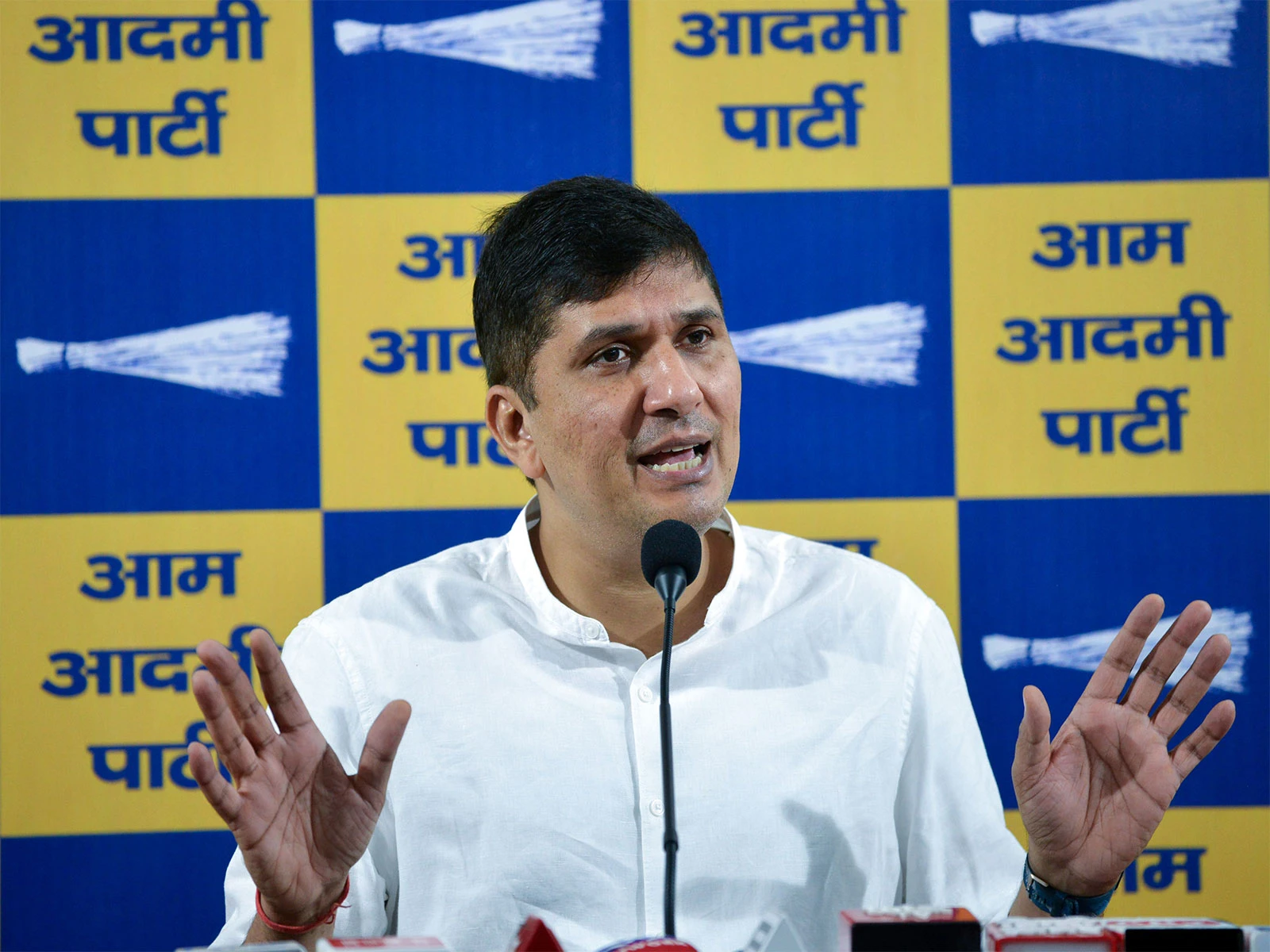 दिल्ली के मंत्री प्रवेश साहिब सिंह पर युवक को थप्पड़ मारने का आरोप, आप नेता सौरभ भारद्वाज ने बोला हमला
