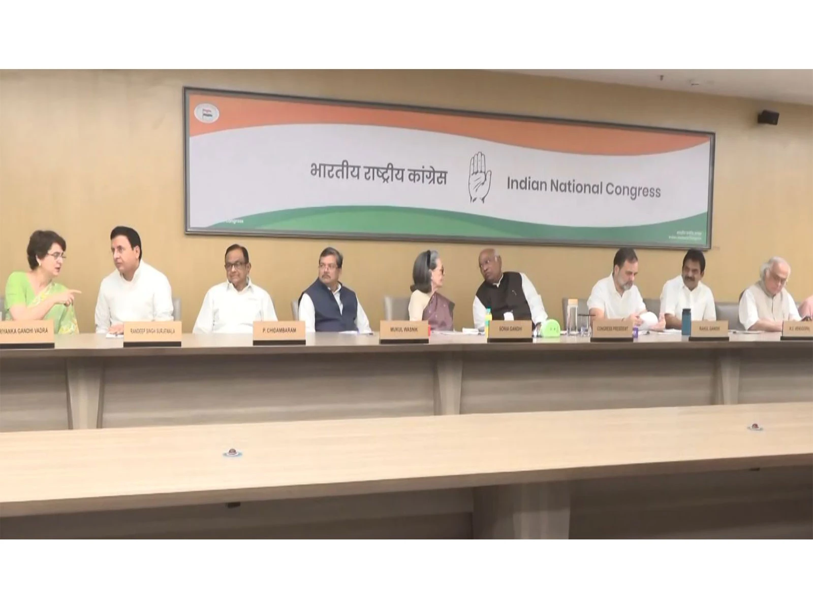 दिल्ली में कांग्रेस कार्य समिति की बैठक, मुख्य चुनाव आयुक्त ज्ञानेंद्र कुमार के इस्तीफे की मांग