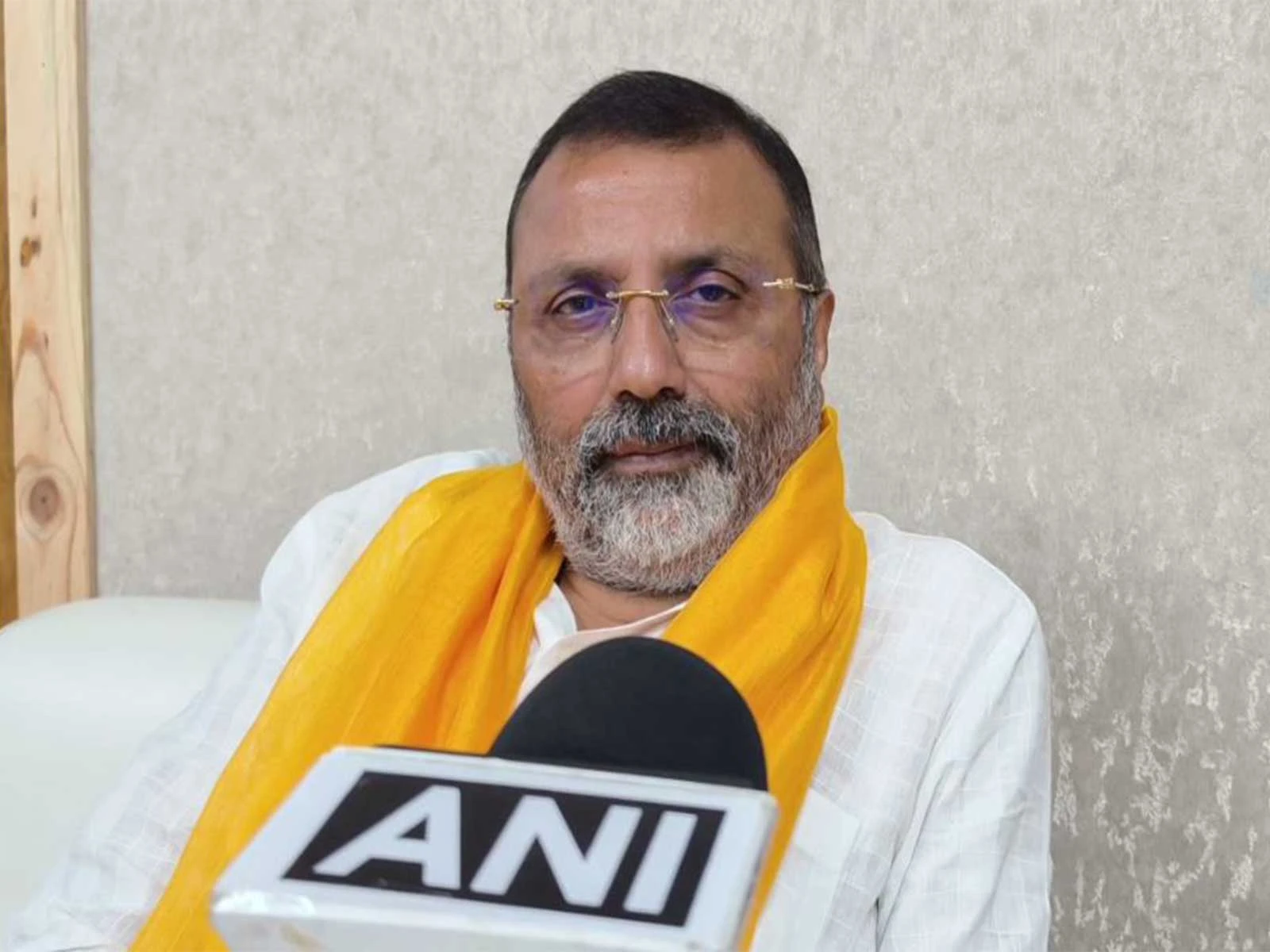 BJP सांसद निशिकांत Dubey ने पूर्व वित्त सचिव सुभाष चंद्र Garg पर किया मानहानि का केस