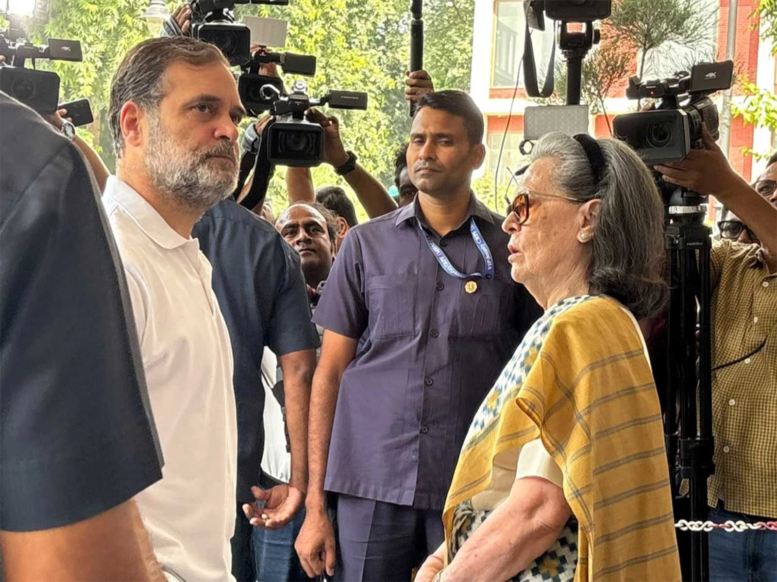 INDIA गठबंधन की बैठक: राहुल गांधी, सोनिया गांधी और मल्लिकार्जुन खड़गे दिल्ली में पहुंचे